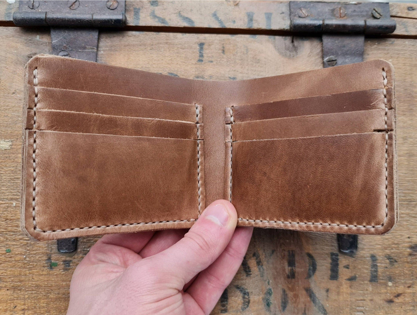 The Frontiersman men's leather wallet with cash and card holder in Natural leather - inside 